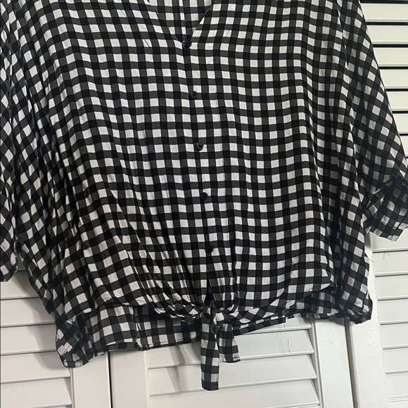 Express Black and White Checkered Blouse - Picture 4 of 4